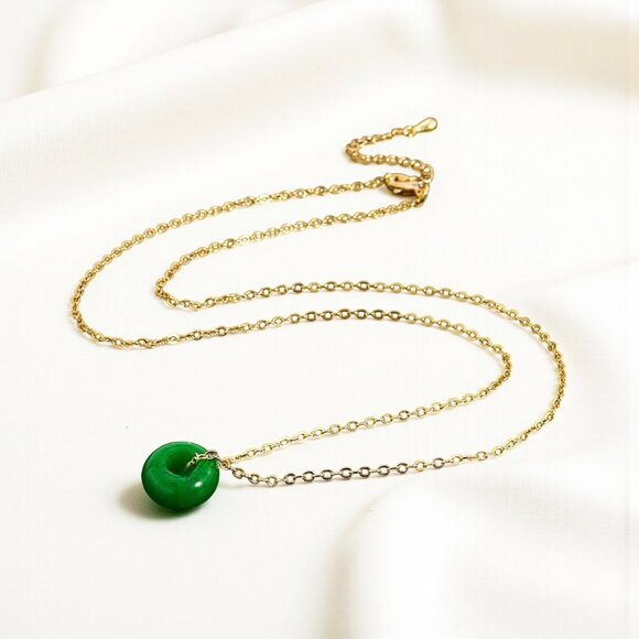 Green Jade Necklace - Picture 1 of 4
